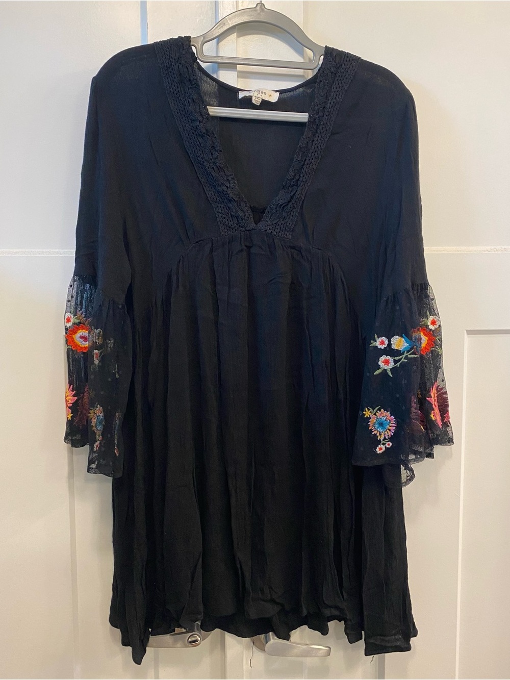 Women’s Boho Embroidered Black Floral Sleeve Blouse Size 2XL